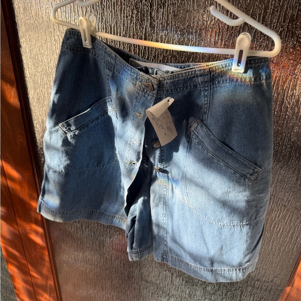 Gloria Vanderbilt Blue Denim Skort with button/zip closure NWT size 12